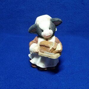 Mary's Moo Moos For-Heifer Blessed Figurine Enesco 372560 Girl Cow Holding Bread